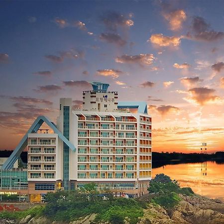 Mohang Haenaru Family Hotel Puan Kültér fotó
