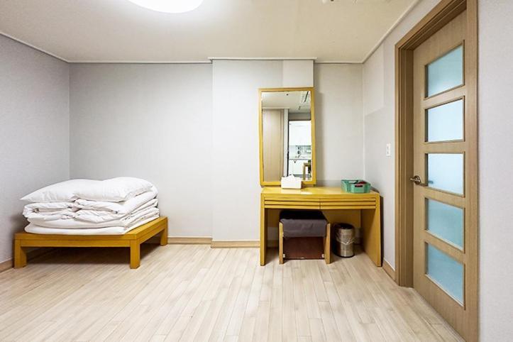 Mohang Haenaru Family Hotel Puan Szoba fotó