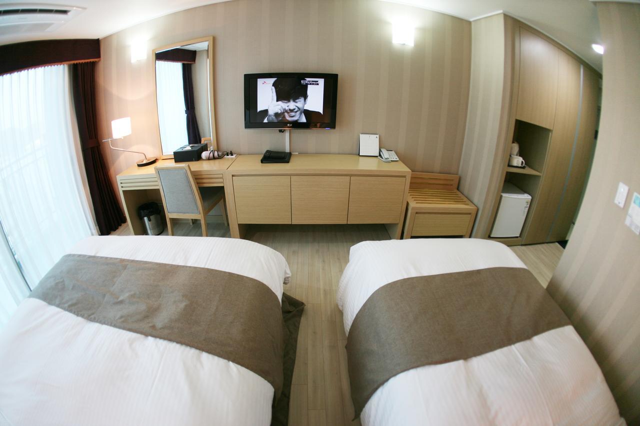 Mohang Haenaru Family Hotel Puan Kültér fotó
