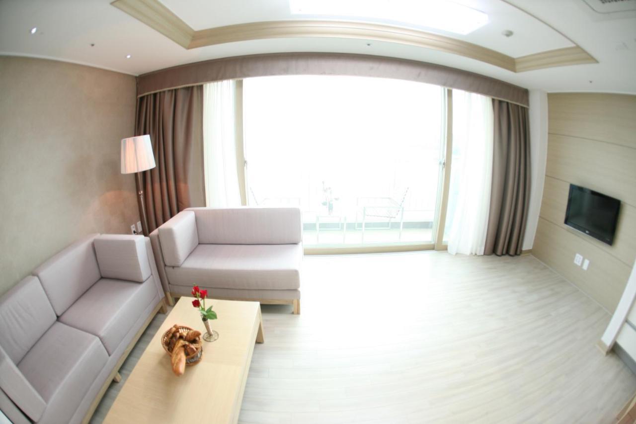 Mohang Haenaru Family Hotel Puan Kültér fotó